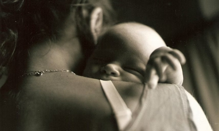 A fiúk tényleg az anyjuk fejébe másznak