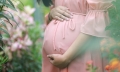 Álomvakációra indult a Tinderen megismert párjával, a reptéren a terhes barátnő várta őket